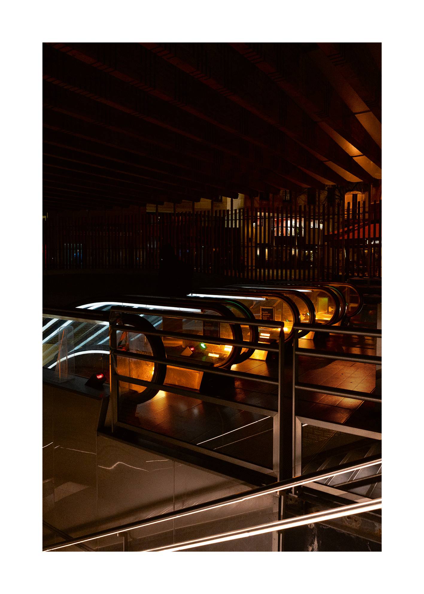 Le Métro de Paris - Limited Fine Art Prints - Photographs by Nabil Zitouni and Ben Van Skyhawk
