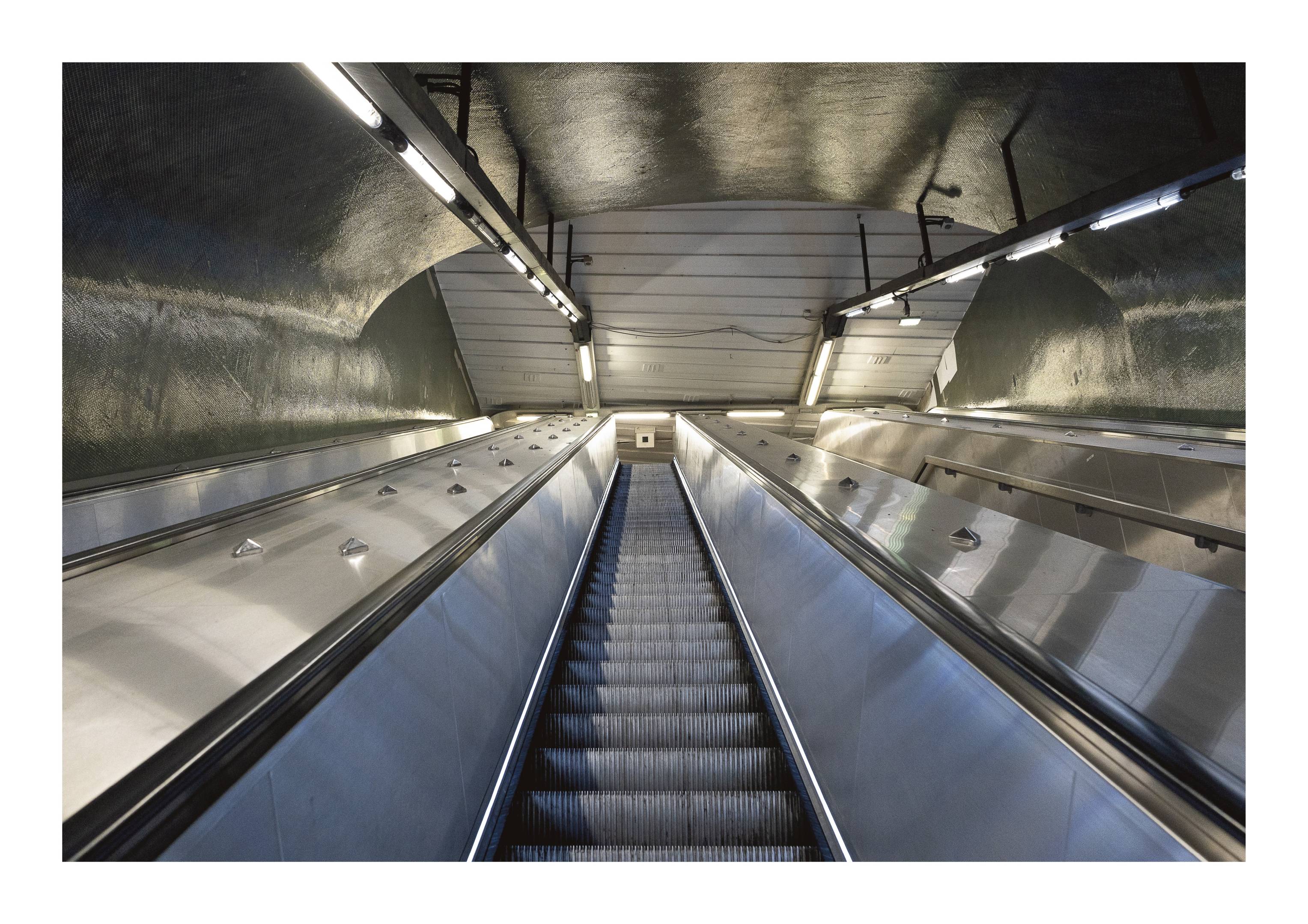 Fine Art Print "Le Métro de Paris" - Limited Edition Photography by Nabil Zitouni & Ben Van Skyhawk
